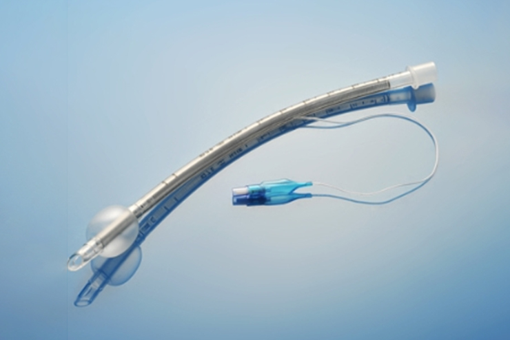 Feadán Endotracheal Treisithe